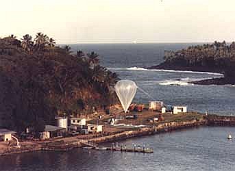 Preparativos de un globo estratosf&eacute;rico franc&eacute;s en la l'&icirc;le Royale