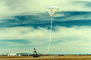 Lanzamiento de un globo estratosf&eacute;rico desde el aeropuerto Barstow-Daggett