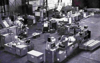 Vista del interior de uno de los hangares que era utilizado para preparar las cargas utiles durante el operativo GALAXIA 70, en la base de Paran&aacute;